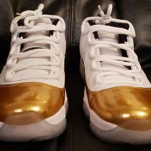 Air jordan retro 11 low gold